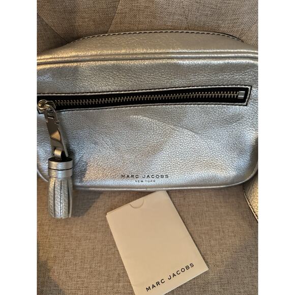 Marc Jacobs Zoom Tassel Silver Metallic Crossbody Bag. - Picture 2 of 8